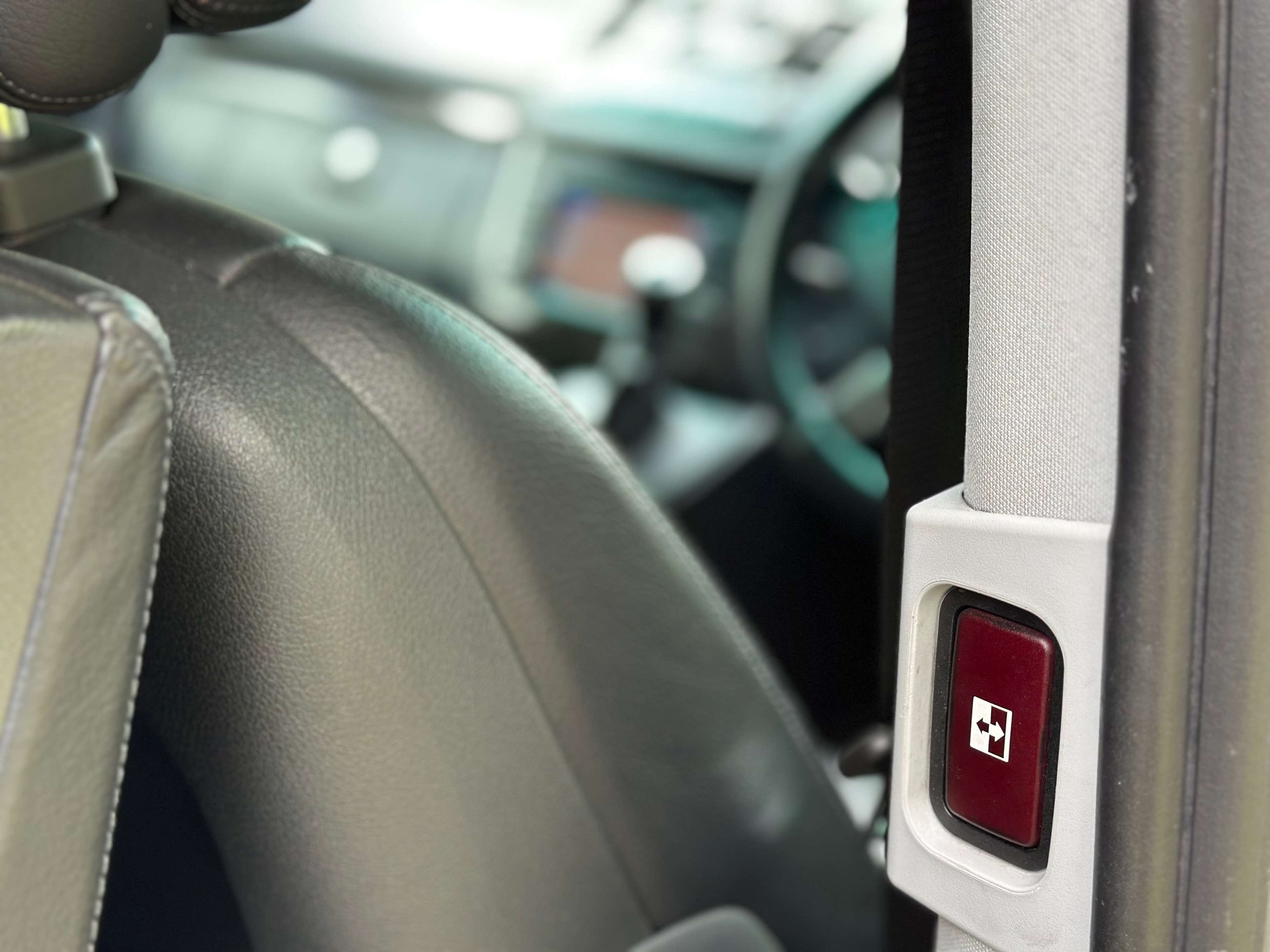 Mercedes Viano interior seating and table